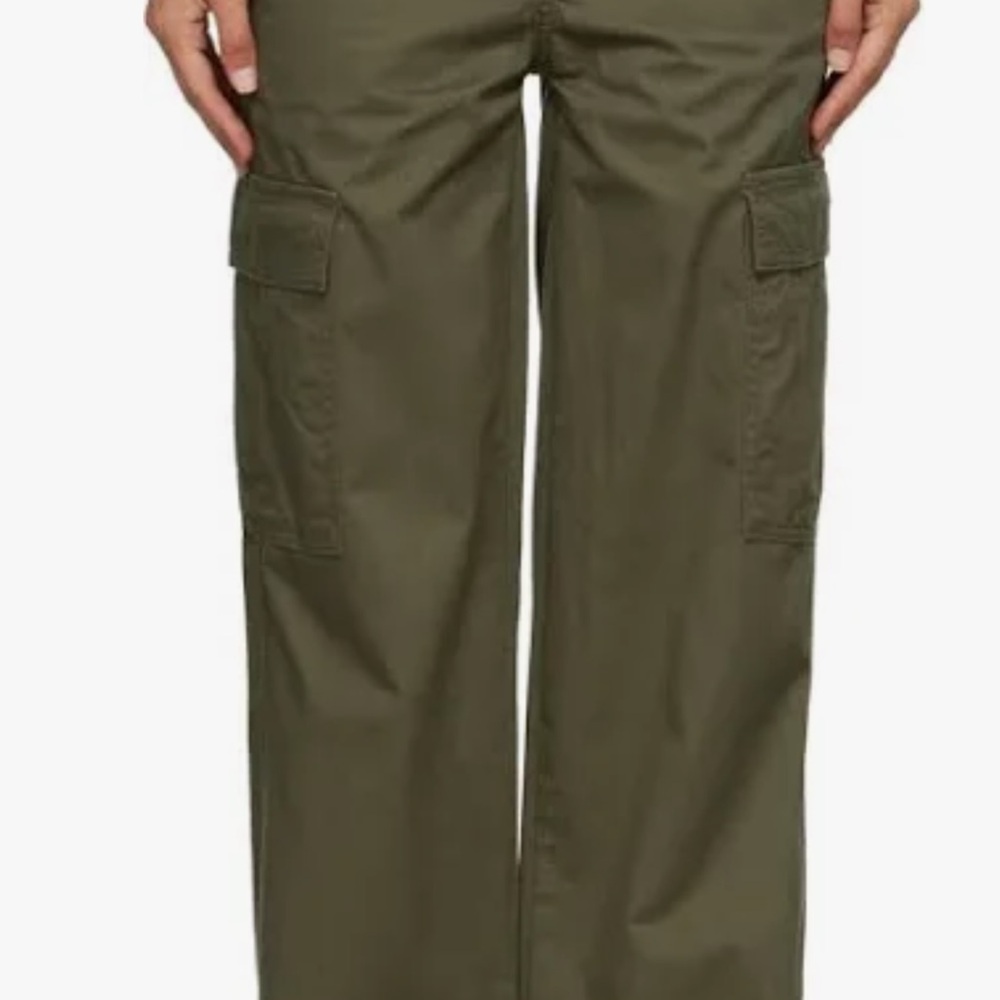 Levi's Women's Olive ‘94 Baggy Cargo Pants 3 pairs make an offer - Picture 6 of 6